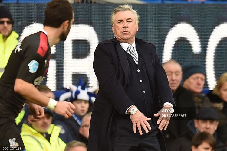 Pelatih Everton, Carlo Ancelotti, bereaksi pada laga kontra Crystal Palace di Goodison Park, Liverpool, pada Sabtu (8/2/2020).