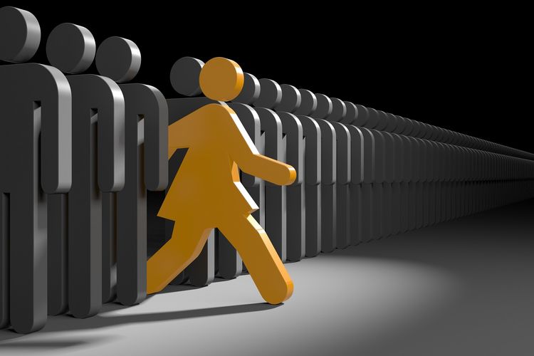 Ilustrasi perempuan di tengah dominasi laki-laki.