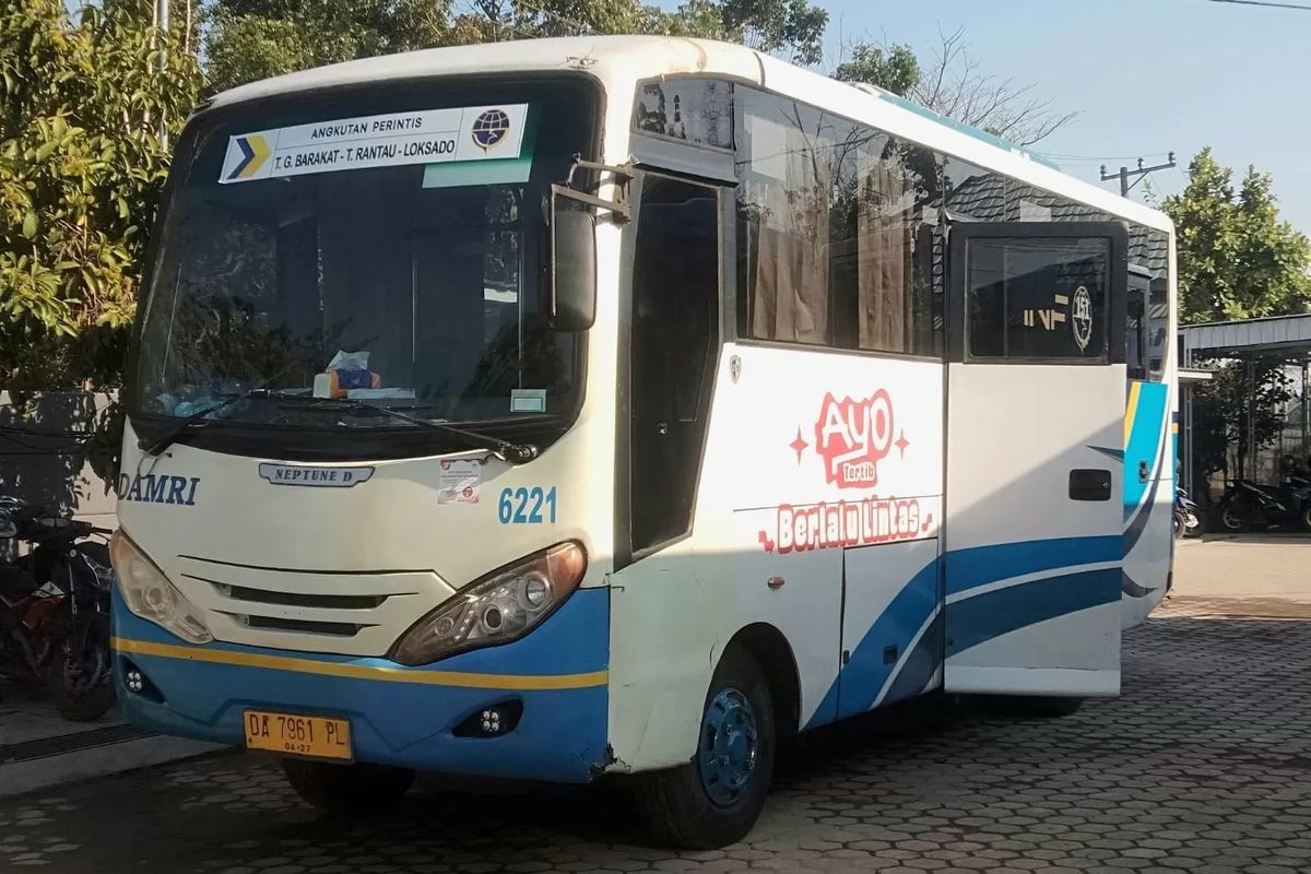 Ilustrasi bus perintis DAMRI di Kalimantan Selatan.