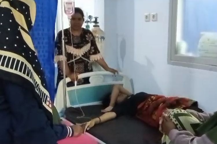 Diduga menjadi korban bullying secara fisik, seorang siswi sekolah menengah pertama (SMP) Negeri 13 Kecamatan Sorawolio, Kota Baubau, Sulawesi Tenggara inisial MN (15) tak sadarkan diri selama tiga hari.