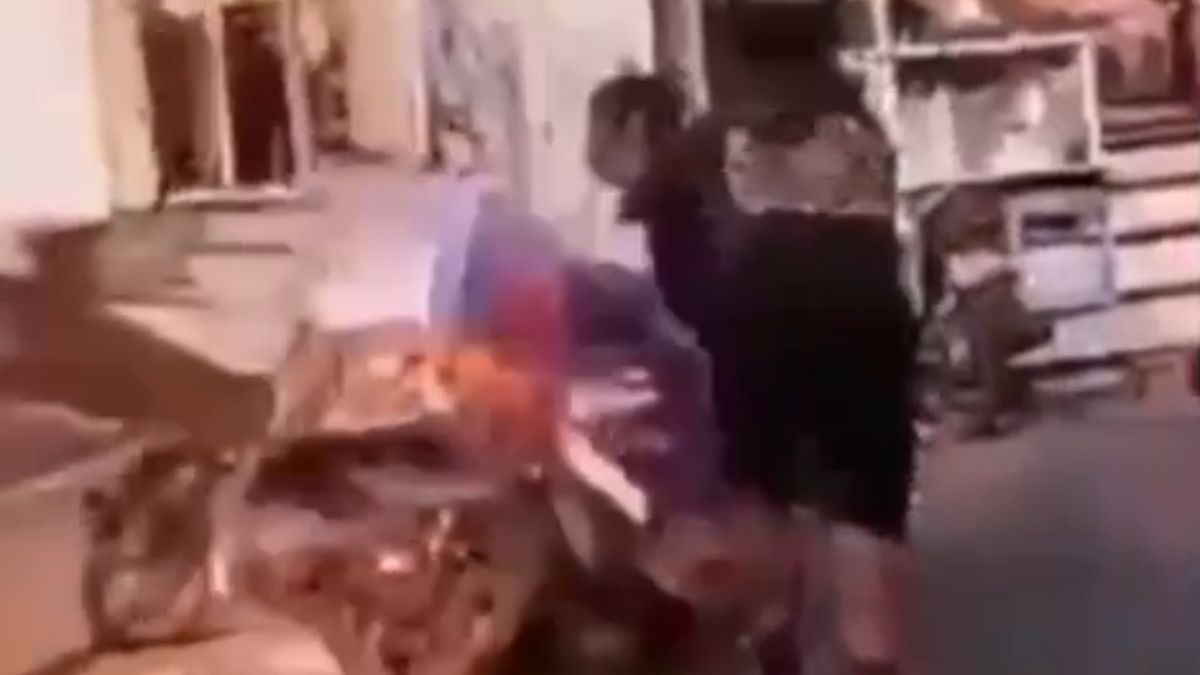 After Viral Brawl, Punk Youths and Cilok Vendor in Semarang Agree to Reconcile