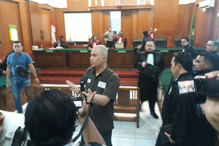 Sidang vonis perkara ujaran kebencian Ahmad Dhani di PN Surabaya, Selasa (11/6/2019)