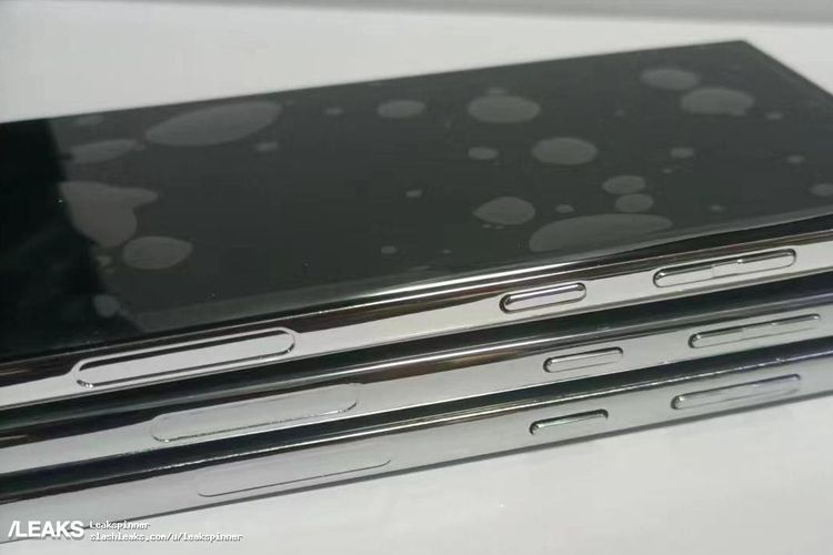 Tampilan sisi sebelah kanan perangkat Galaxy S23 series