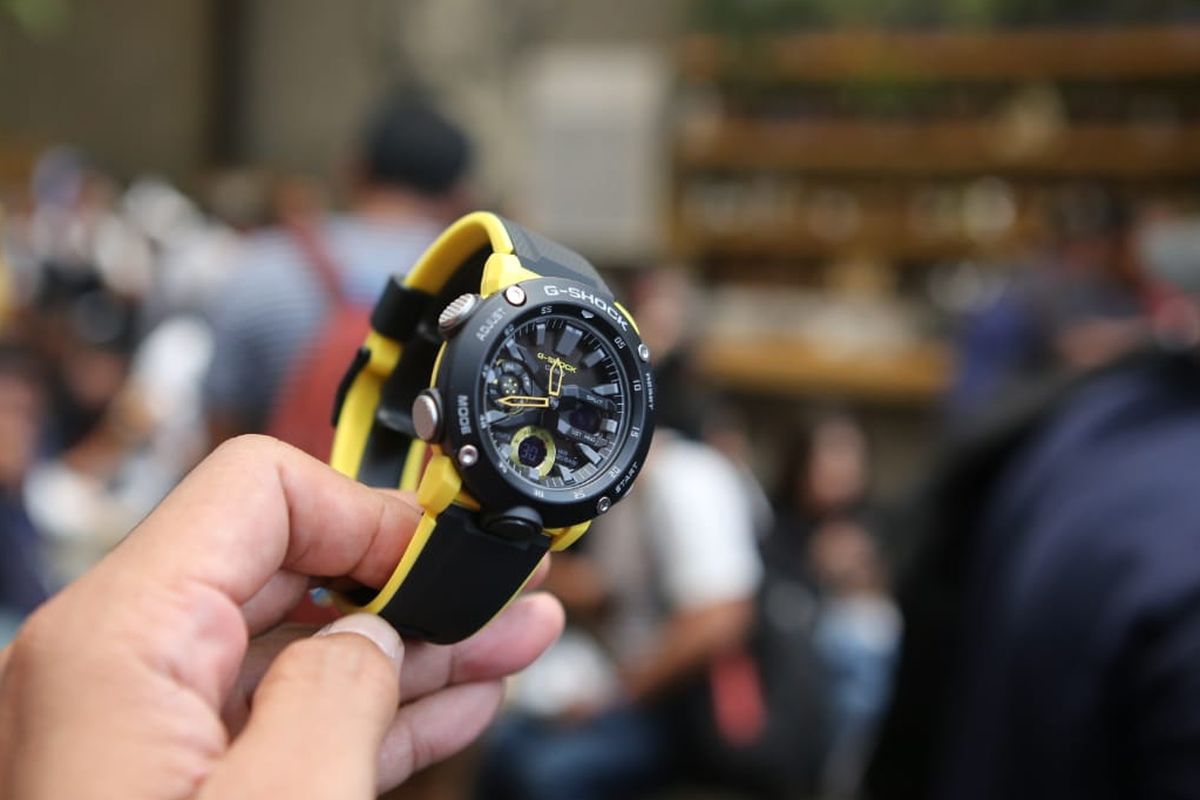 G-Shock GA-2000 salah satu varian G-Shock terbaru yang menggunakan material karbon pada struktur cangkang pelindung mesin.