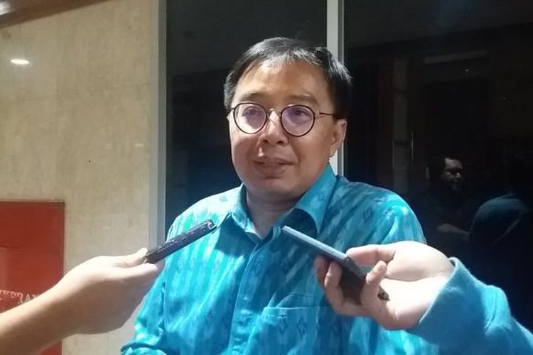 Anggota Komisi I dari Fraksi Partai Golkar, Bobby Rizaldi di Kompleks Parlemen, Senayan, Jakarta, Rabu (21/12/2016)