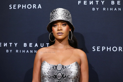 Belum 2 Tahun, Fenty Fashion Milik Rihanna Bubar, Ada Apa?