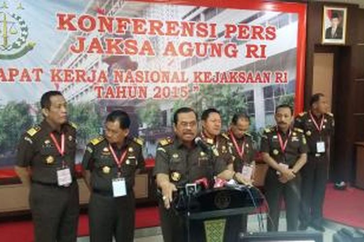 Jaksa Agung M Prasetyo saat memberikan keterangan pers di Gedung Badiklat
Kejaksaan Agung, Jakarta Selatan, Selasa (15/12/2015).
