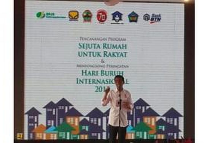 Presiden Republik Indonesia Joko Widodo meresmikan peletakan batu pertama pembangunan satu juta rumah di Ungaran, Kabupaten Semarang, Rabu (29/4/2015).