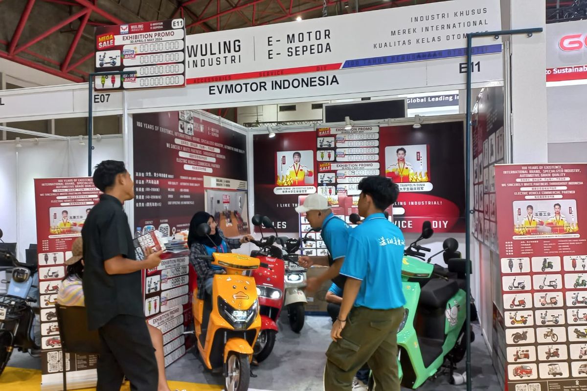 Motor listrik Wuling Industri dipamerkan di Asiabike Jakarta yang menjadi bagian dari Periklindo Electric Vehicle Show (PEVS) 2024
