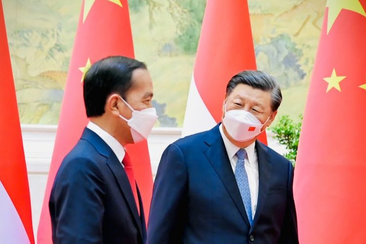 Presiden Joko Widodo saat melakukan pertemuan bilateral dengan Presiden China Xi Jinping di Villa 14, Diaoyutai State Guesthouse, Beijing, Selasa sore (26/7/2022). Baru-baru ini China mengungkap ada 13 negara yang tertarik untuk bergabung dengan BRICS dan dianggap bisa semakin kuat menyaingi G7.
