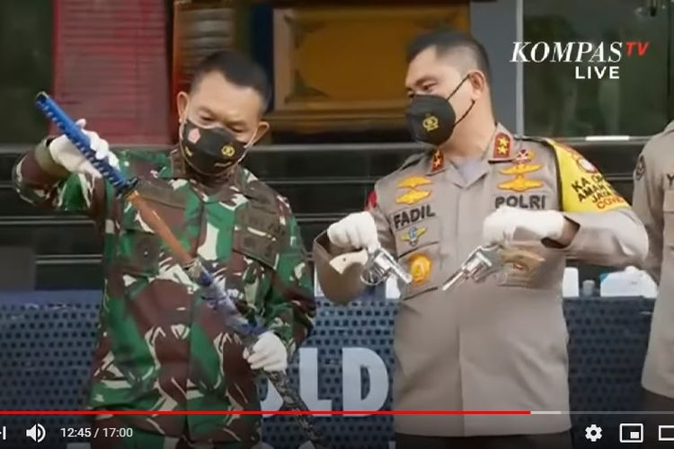 Jakarta Military Commander Major General Dudung Abdurachman [left] and Jakarta Metropolitan Police chief Inspector General Fadil Imran [right] show weapons confiscated from FPI members who assaulted policemen officers on [7/12/2020] . The attack left six FPI members dead. 