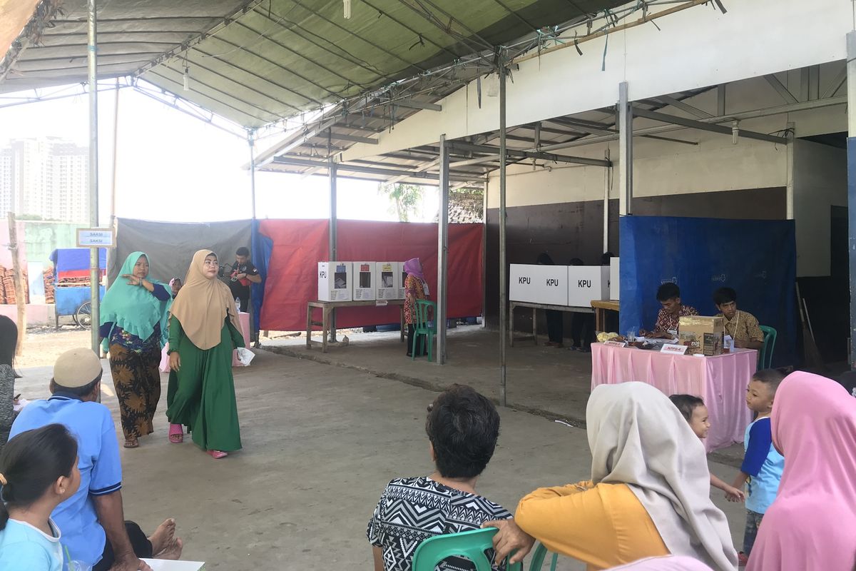 Suasana Tempat Pemungutan Suara (TPS) 40 di Kampung Akuarium, Penjaringan, Jakarta Utara, Rabu (17/4/2019). 