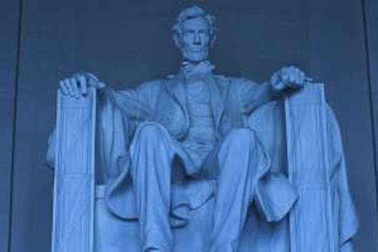 Patung Abraham Lincoln di Lincoln Memorial, Washington.