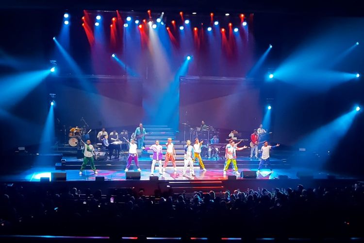Grup musik Kahitna saat show pertama yang bertajuk 36 Tahun Anniversary Kahitna Special Concert di JIEXPO Convention Center and Theatre, Kemayoran, Jakarta Pusat, Sabtu (6/8/2022). 
