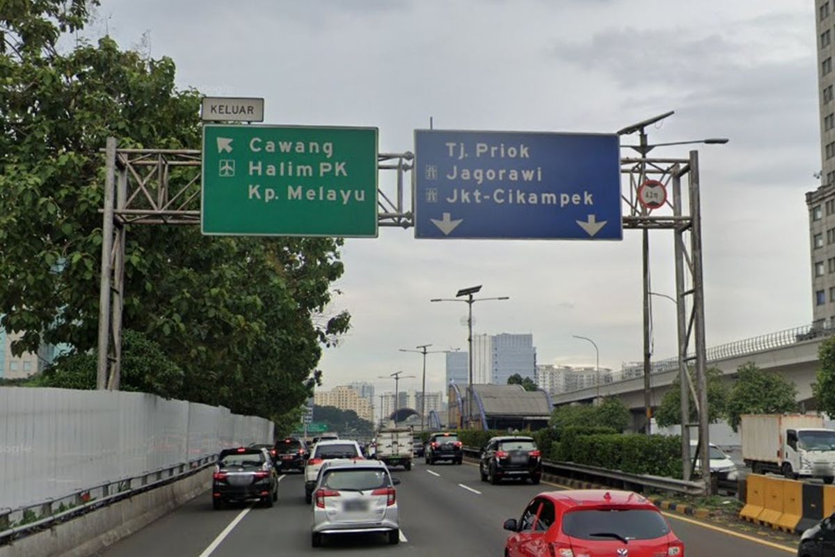 Imbas dari pekerjaan revitalisasi Halte Transjakarta Cikoko Stasiun Cawang, ada buka tutup lajur di Tol Dalam Kota pada 20-21 Agustus 2022.