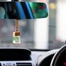 Sudah Tahu Bahaya Menggantung Parfum Mobil di Spion Tengah