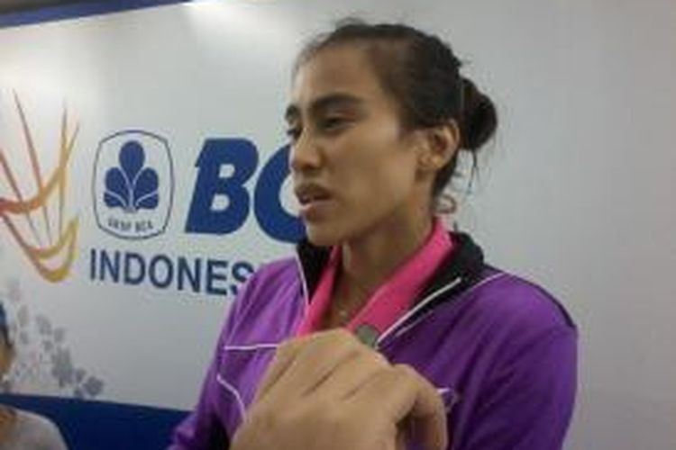 Tunggal putri Indonesia, Bellaetrix Manuputty, memberikan keterangan seusai pertandingan babak pertama BCA Indonesia Open Superseries Premier 2014, Rabu (18/6/2014).
