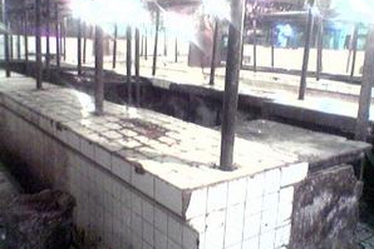 Los daging sapi di PD Pasar Jaya Pasar Minggu, sepi dari aktvitas transaksi jual beli, Rabu (20/2)