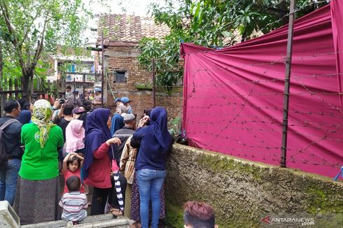 Makam Ibunda Rizky Febian Dibongkar, Warga Ramai Menonton