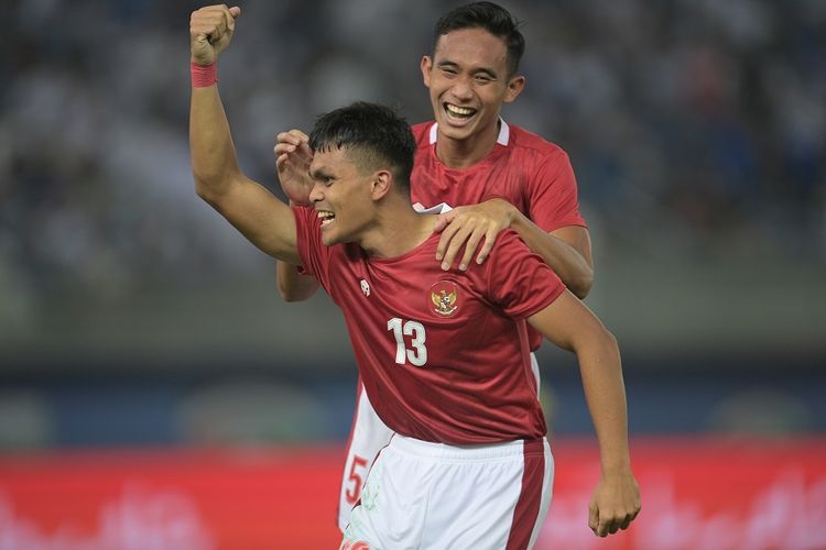 Pemain timnas Indonesia Rachmat Irianto berhasil membawa Indonesia meraih kemenangan pada laga pertama Grup A Kualifikasi Piala Asia 2023. Melawan tuan rumah Kuwait, Indonesia menang 2-1 di Stadion Internasional Jaber Al-Ahmad, Rabu (8/9/2022).
