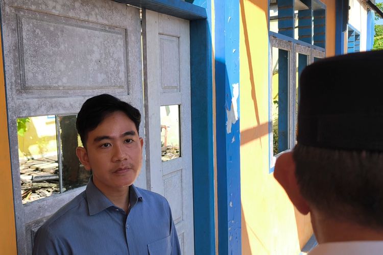 Gibran Kunjungi SD di Gorontalo, Tinjau Sisa Kerusakan Kebakaran 2022