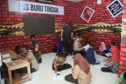 Polisi dan Anggota TNI Ubah Pos Jaga Jadi Ruang Belajar Daring Pelajar