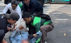 Mentan Amran Menolong Korban Kecelakaan Saat Hendak ke Istana Negara, Warganet Apresiasi