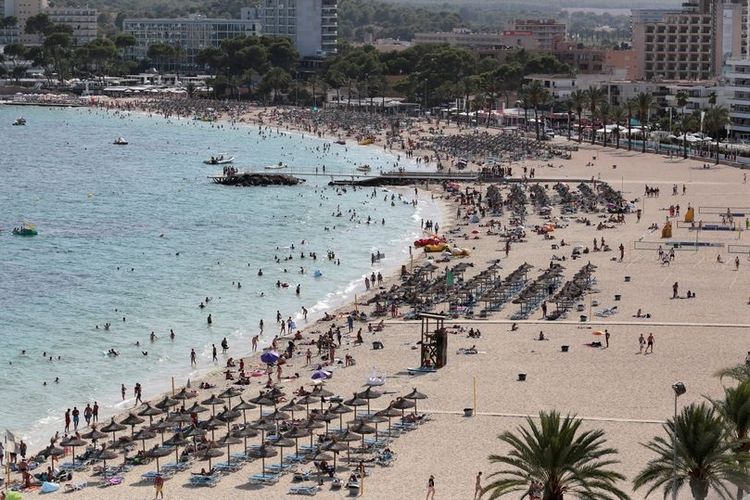 Dalam sehari, tiga turis perempuan diperkosa di pantai wisata di Pulau Majorca, Inggris.