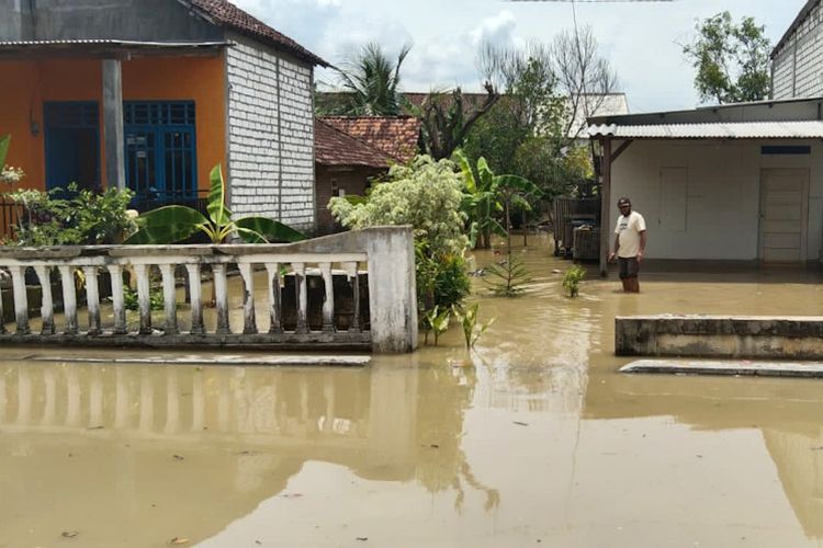 Banjir merendam empat desa yang berada di Kecamatan Balongpanggang, Gresik, Jawa Timur, Senin (24/10/2022).