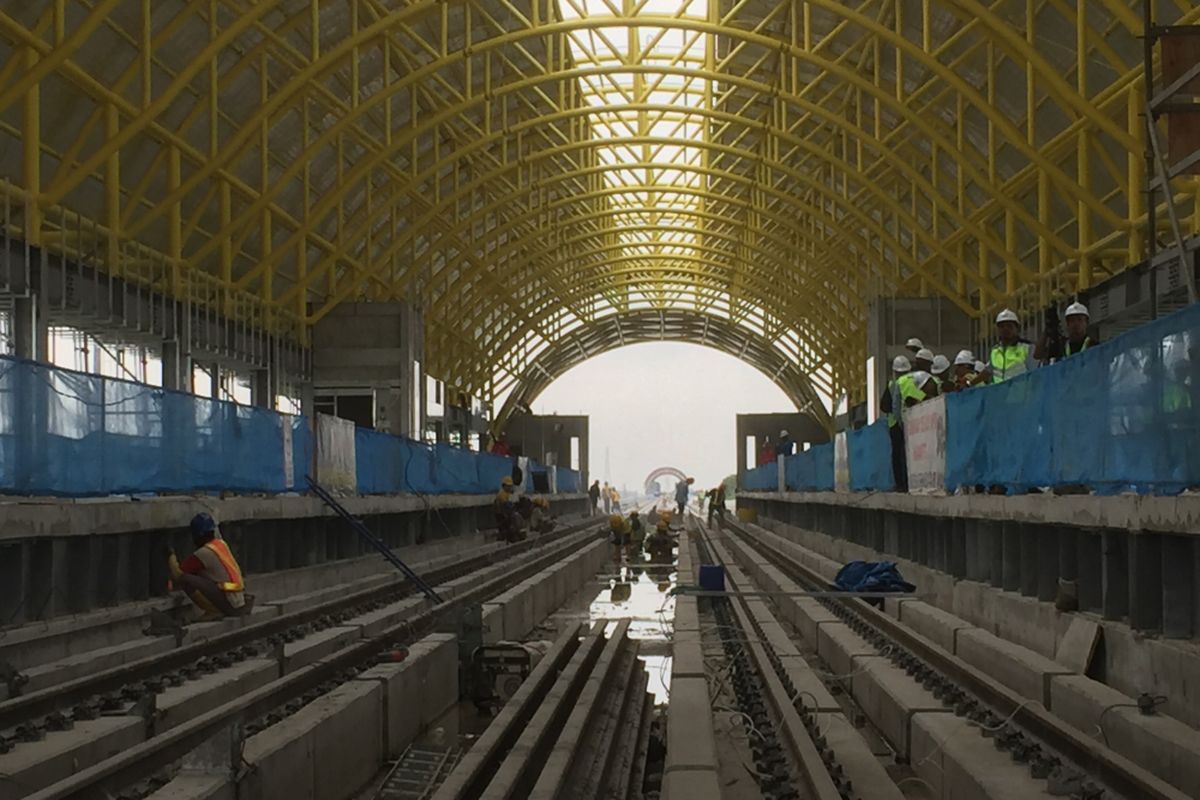 Stasiun Jakabaring yang menjadi salah satu stasiun pada proyek Light Rail Transit (LRT) Palembang, Kamis  (26/10/2017).