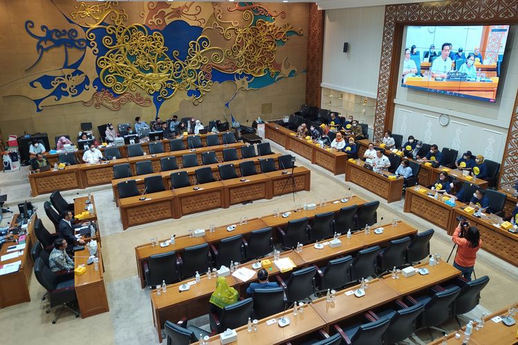 Suasana audiensi Baleg DPR menerima para korban UU ITE di Gedung DPR RI, Senayan, Jakarta pada Selasa (5/7/2022). 