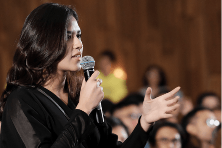 Maudy Ayunda memaparkan materi Sosial Media Week 2019 di Jakarta, Rabu (13/111/2019). Dokumentasi SMW