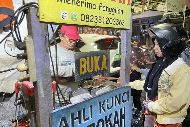 36 Tahun Jadi Tukang Kunci di Surabaya, Senain Selalu Tolak Permintaan Janggal