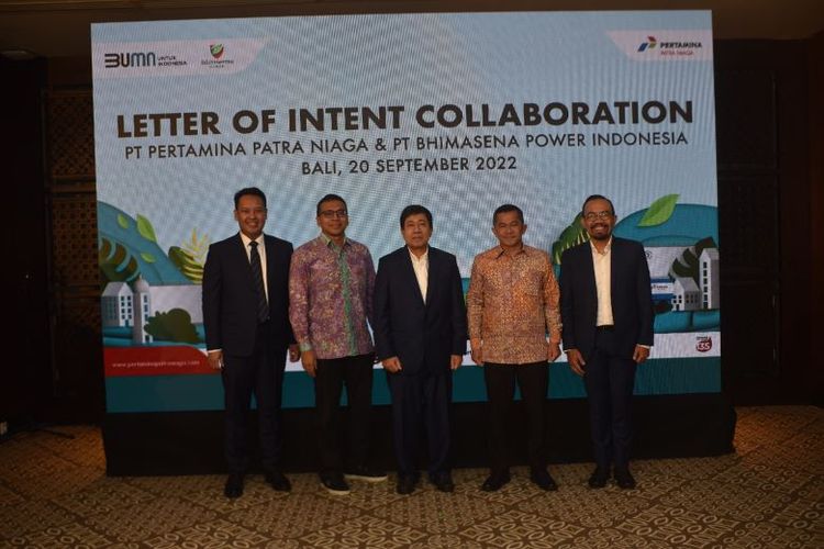 Caption: Pertamina Patra Niaga melakukan penandatanganan kerja sama Green Fuel Project dengan dua konsumen industrinya, yakni PT Bhimasena Power Indonesia dan PT Putra Perkasa Abadi di gelaran Coaltrans Asia 2022, Selasa (20/9/2022).