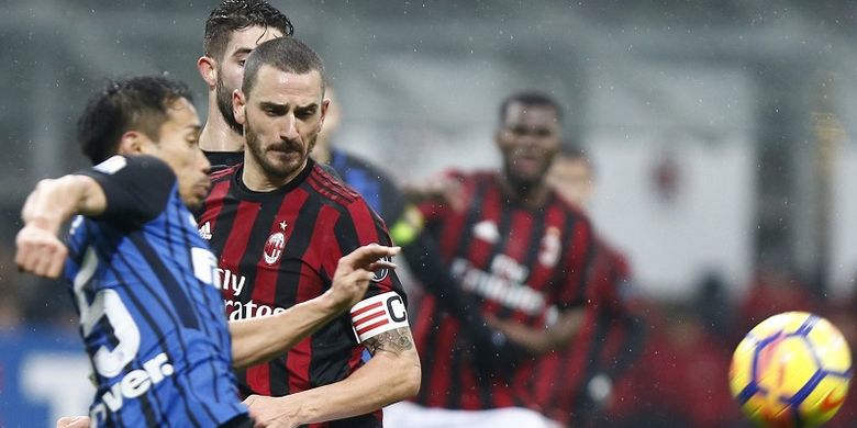 Bek sekaligus kapten AC Milan, Leonardo Bonucci, tampil pada laga perempat final Coppa Italia kontra Inter Milan, di Stadion Giuseppe Meazza, Rabu (27/12/2017) waktu setempat.