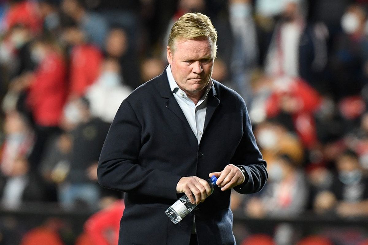 Reaksi pelatih Barcelona, Ronald Koeman, seusai laga kontra Rayo Vallecano di Stadion Vallecas, Madrid, Kamis (28/10/2021) dini hari WIB.