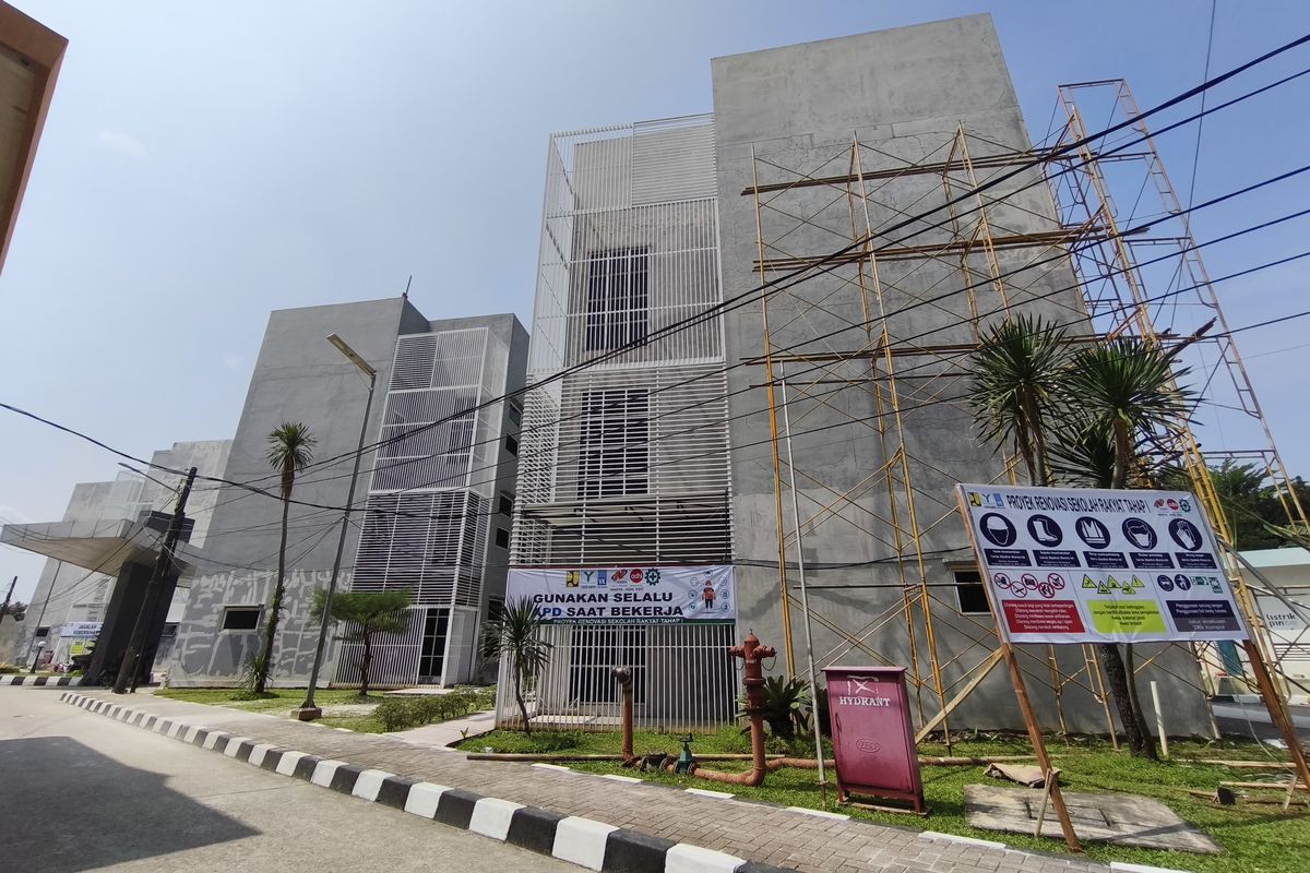 Penampakan gedung Sekolah Rakyat di Tangsel yang masih dalam tahap renovasi.