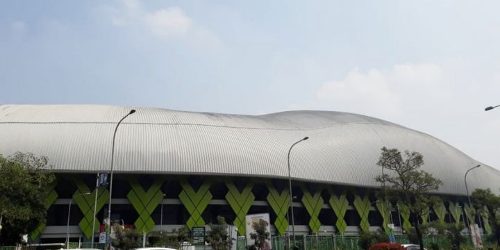 Tampak dari luar Stadion Patriot Candrabhaga, Jalan Jenderal Ahmad Yani, Kota Bekasi.