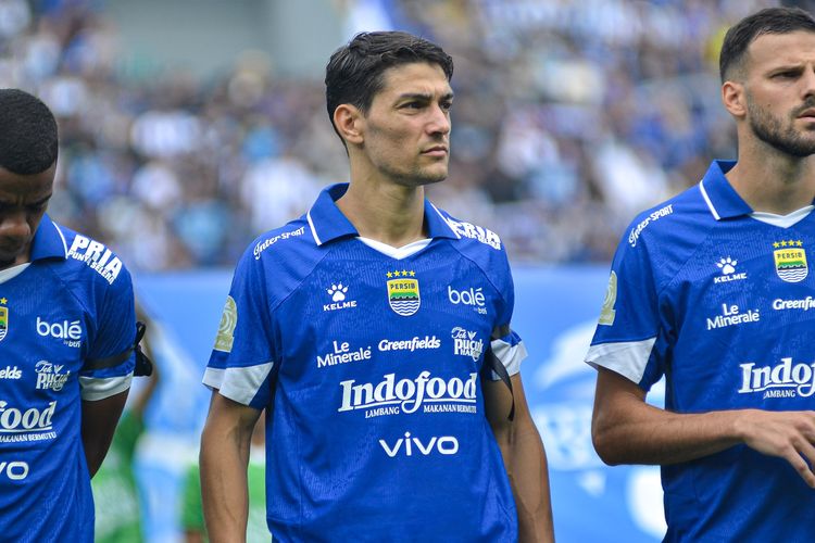Eks Como 1907 Federico Barba langsung starter dalam debutnya bersama Persib Bandung pada laga pekan kelima Super League 2025-2026, Jumat (12/9/2025) di Stadion Gelora Bandung Lautan Api (GBLA). 