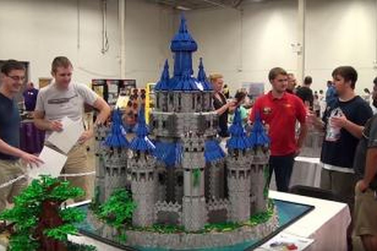 Istana Lego yang terinspirasi dari Hyrule Castle di serial game the Legend of Zelda