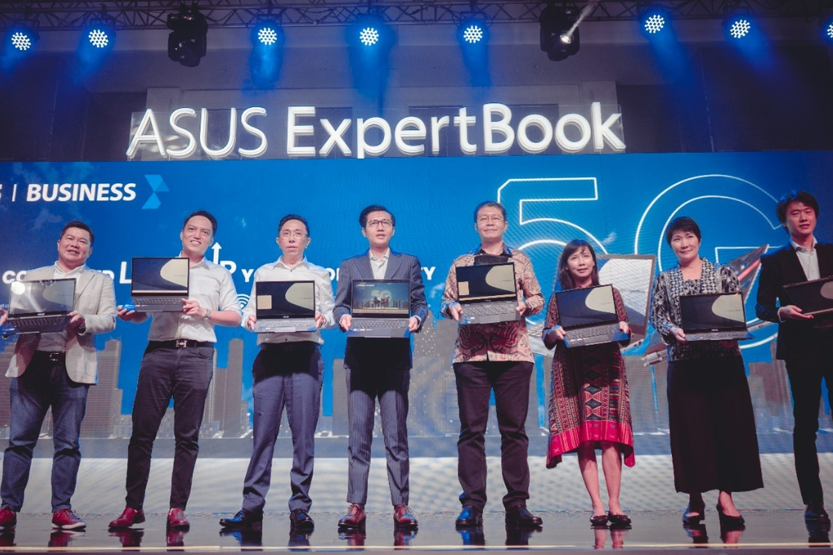 Ilustrasi peluncuran Asus ExpertBook B3 Flip dan B7 Flip.