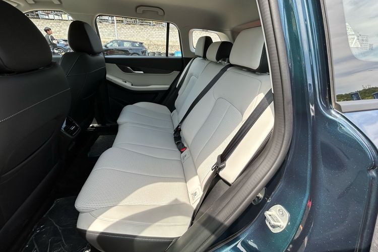 Interior Baris Kedua Jaecoo J5 EV