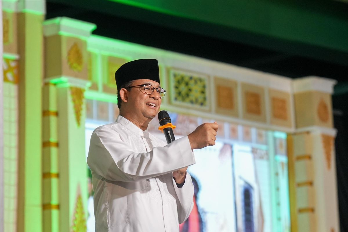 Anies Baswedan dalam sambutannya saat menghadiri Hari Ulang Tahun (Haul) ke-45 Kiai Haji (KH) M Bisri Syansuri, Nyai Hajah (Hj) Nur Khodijah Hasbullah ke-71, Masyayikh dan Dzuriyat, serta peringatan Hari Lahir (Harlah) ke-109 Pondok Pesantren (Ponpes) Mamba'ul Ma'arif Denanyar di Jombang, Jawa Timur (Jatim), Jumat (12/1/2024).