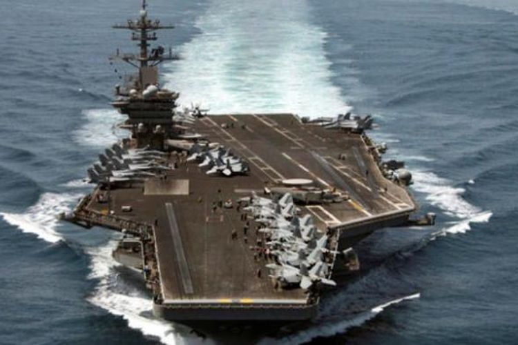 Kapal Induk USS Theodore Roosevelt saat dikirim ke Teluk Persia untuk mengawasi kemungkinan Iran mengirimkan senjata ke Yaman.