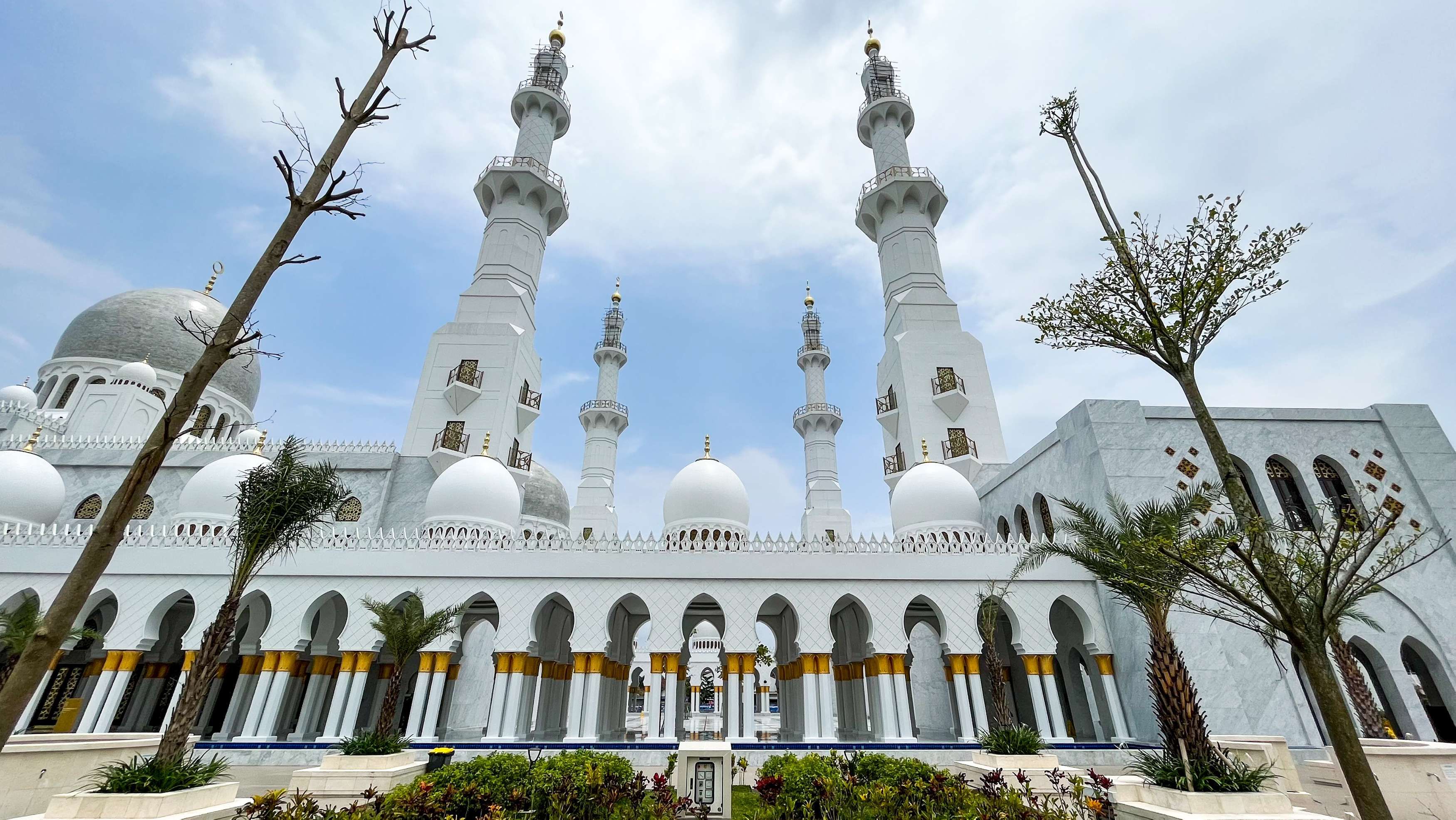 Kemegahan Masjid Raya Sheikh Zayed Solo, Latar Belakang Dibangun dan Fasilitas Terbuka untuk Umum