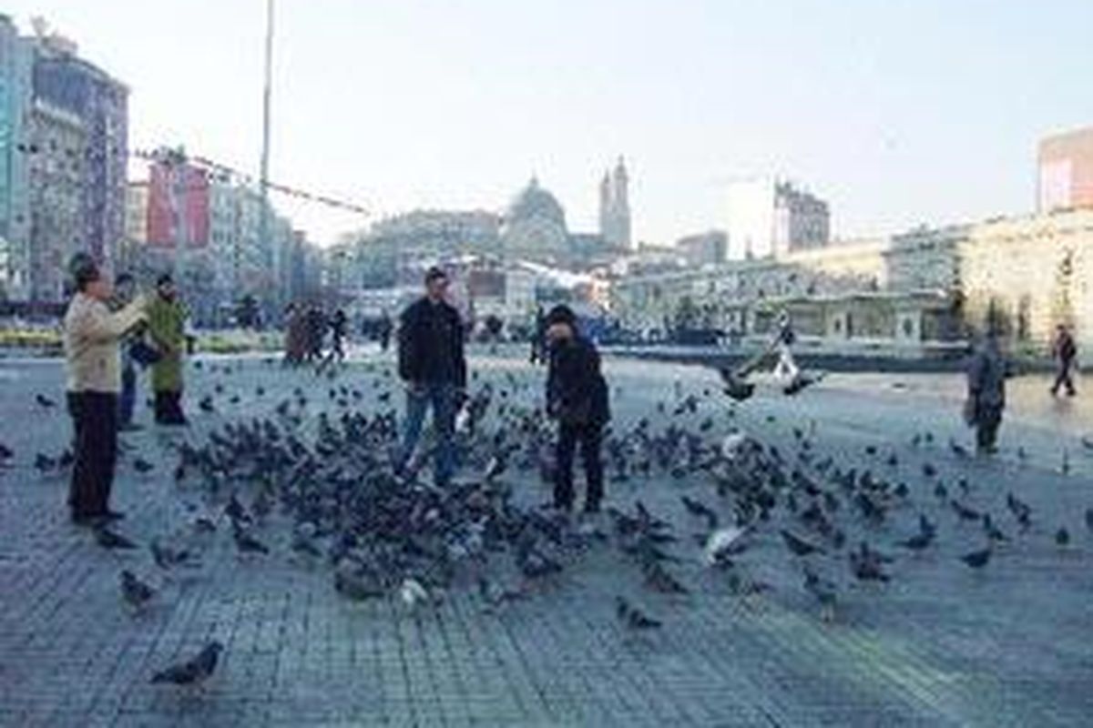 Turki yang kaya dengan peninggalan sejarah, masyarakatnya yang plural seperti Indonesia, dan perekonomiannya yang semakin maju mendekati negara-negara Eropa lainnya, menjadi salah satu pilihan utama bagi para wisatawan dari sekitar Eropa dan Timur Tengah. Sektor pariwisata yang berkembang pesat di Turki bisa menjadi contoh yang baik untuk pengembangan pariwisata di Indonesia.