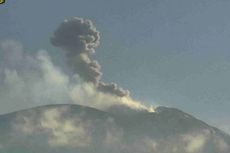 Gunung Ile Lewotolok Meletus 120 Kali dalam Sehari