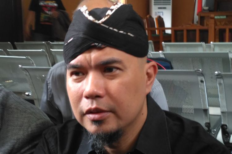 Musisi Ahmad Dhani ketika menghadiri persidangan dirinya terkait ujaran kebencian di Pengadilan Negeri Jakarta Selatan, kawasan Ampera, Jakarta Selatan, Senin (27/8/2018).