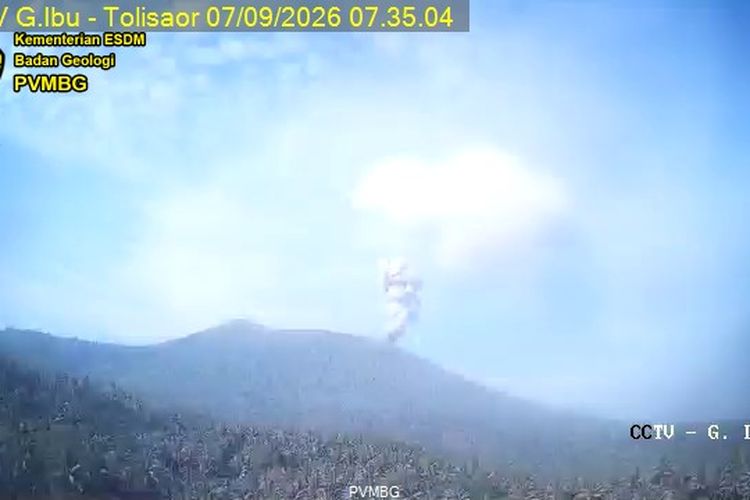 Gunung Ibu Erupsi Senin Pagi, Kolom Abu Mencapai 500 Meter