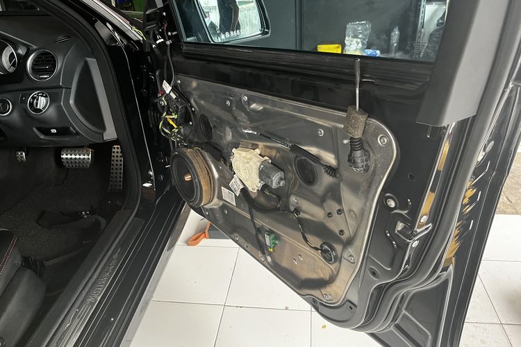 Door Trim Mobil Eropa Lengket? Solusi, Penyebab, dan Biaya Perbaikan